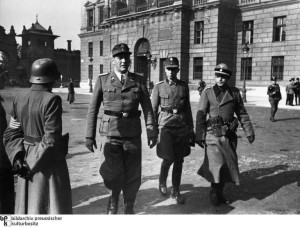 Sturmbannf¸hrer der Waffen-SS Otto Skorzeny (3.v.r.) in Budapest
