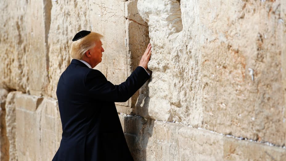 Trump szerint hűtlenek a zsidók az őket pátyolgató USA irányába