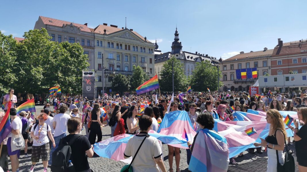 Gyerekkereskedelemmel is foglalkozott a vonaglás szervezője.