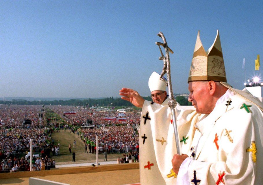 II. János Pál pápa miseruhája az 1997-es Ifjúsági Világtalálkozón