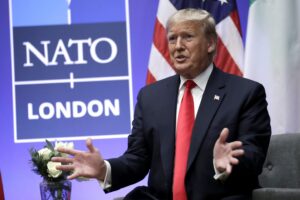 Trump kilép a NATO-ból