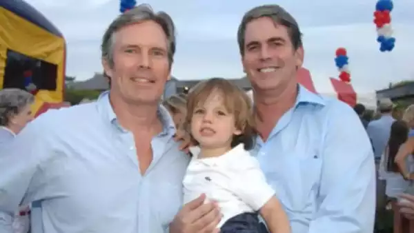 homoszexuális miniszter