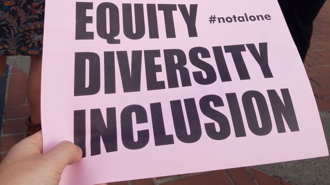 Trump érzékenyítés