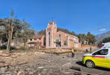 nyolc bombát dobott le