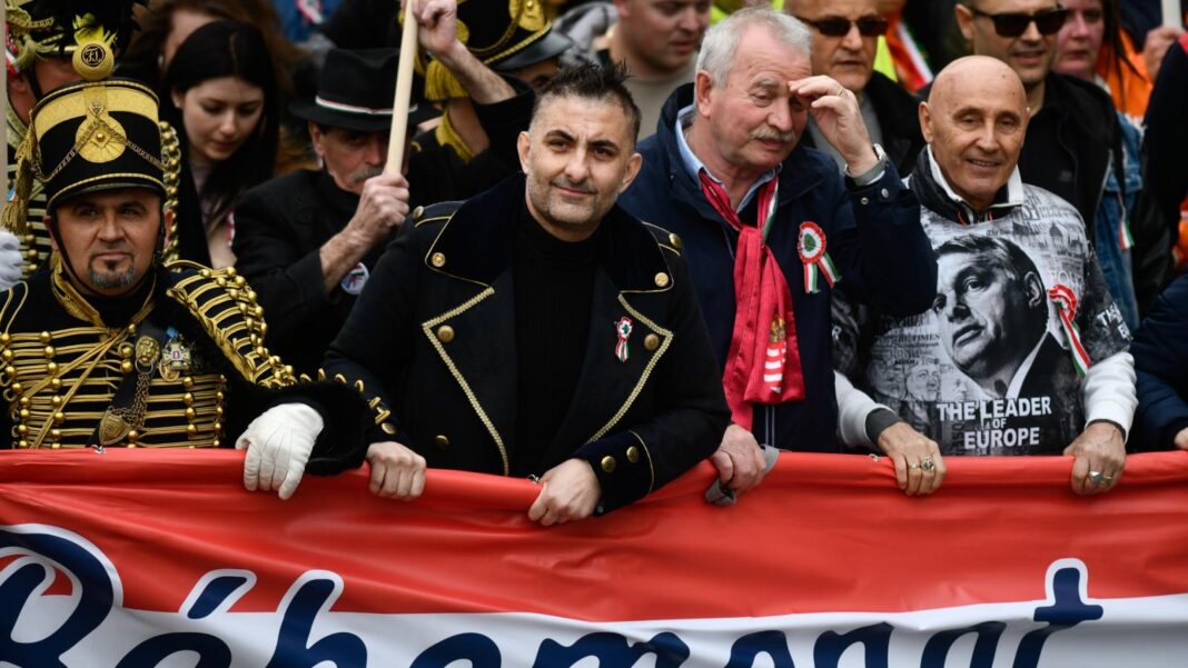orban-gyozike2 https://szentkoronaradio.com/blog/2025/03/23/orban-viktor-30-millios-fairol-es-a-zebrairol-beszelt-magyar-peter/