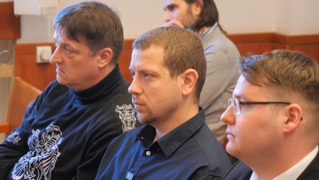 hazafiak bíróság előtt