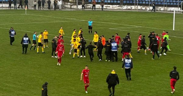 magyarellenes_pogrom_brassoban_a_palyara_befuto_roman_huliganok_utottek-vertek_a_szekelyudvarhely_magyar_jatekosait-600x315-crop