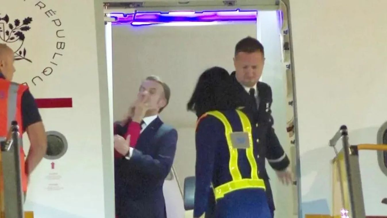 Macron pofon