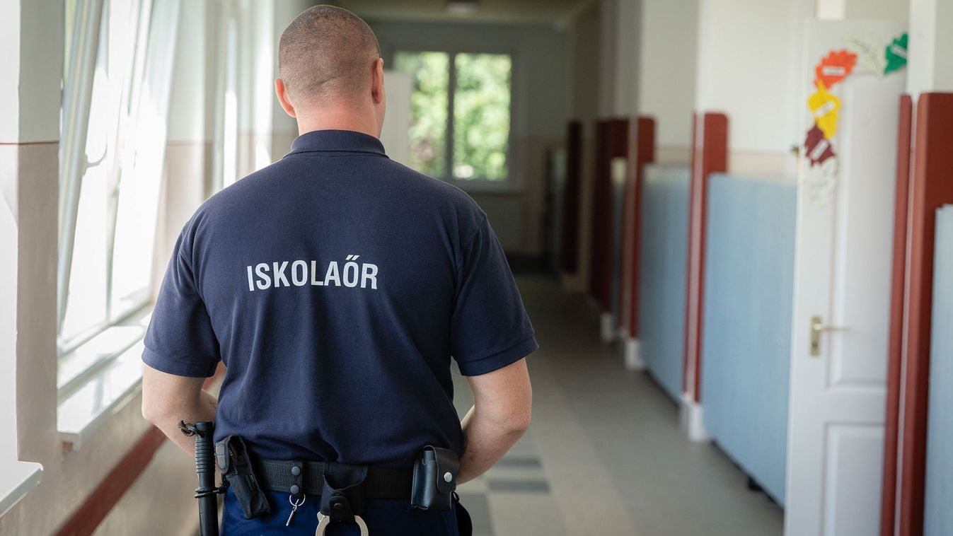 iskolaőrre támadt