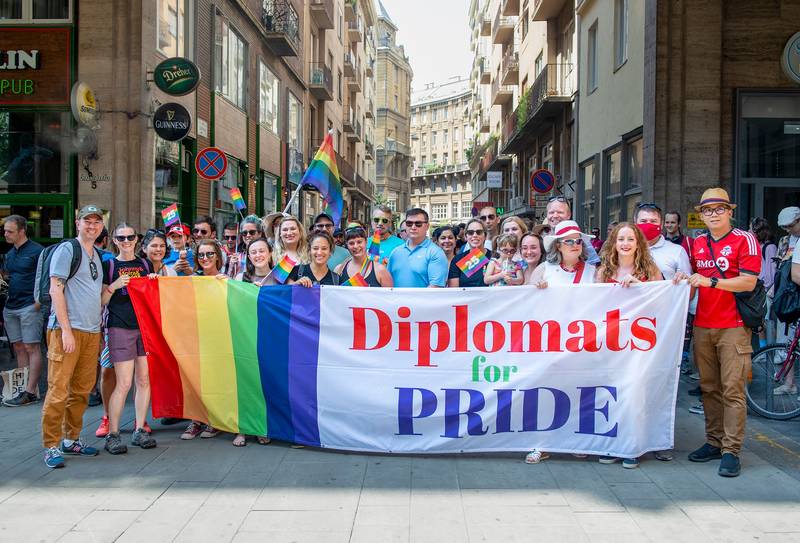 nagykövetségek Pride