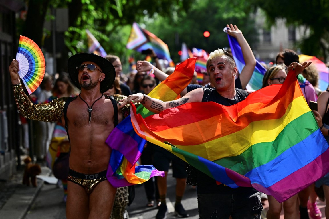 pride feloszlatása