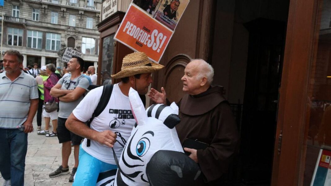 ferences atyára támadtak