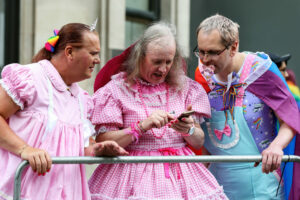 LMBTQ örökbefogadás