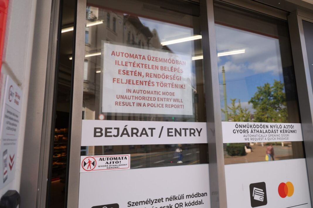 személyzet nélküli