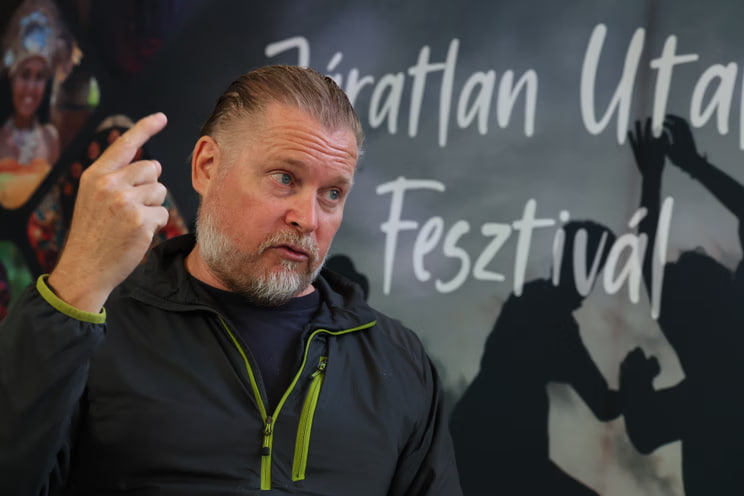 gyalog a Föld körül